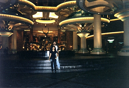 ilan aruna sunway hotel front.jpg (151070 bytes)